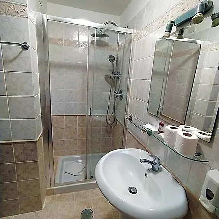 Alius Hotel 2*